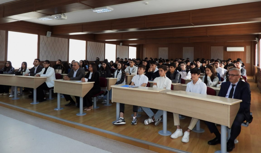 “Naxçıvan” Universitetində “Narkomaniyaya qarşı mübarizə vətəndaşlıq borcumuzdur” mövzusunda tədbir keçirilib<font color=red> - FOTOLAR</font>