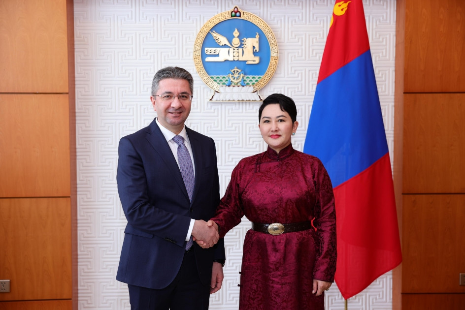 Azərbaycanın səfiri etimadnaməsini Monqolustan Prezidentinə təqdim edib<font color=red> - FOTOLAR</font>