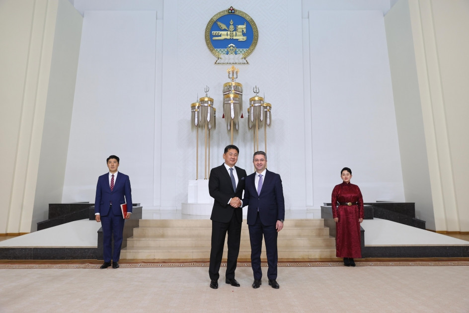 Azərbaycanın səfiri etimadnaməsini Monqolustan Prezidentinə təqdim edib<font color=red> - FOTOLAR</font>