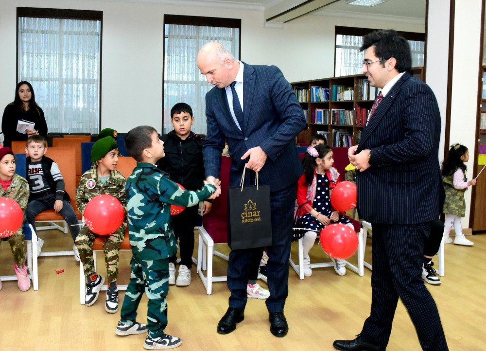 Naxçıvanda şəhid və qazi övladlarına məktəbli ləvazimatları verilib<font color=red> - FOTOLAR</font>