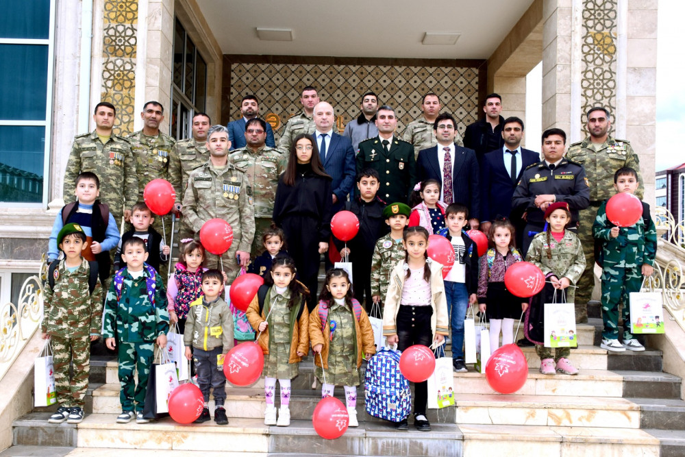 Naxçıvanda şəhid və qazi övladlarına məktəbli ləvazimatları verilib<font color=red> - FOTOLAR</font>