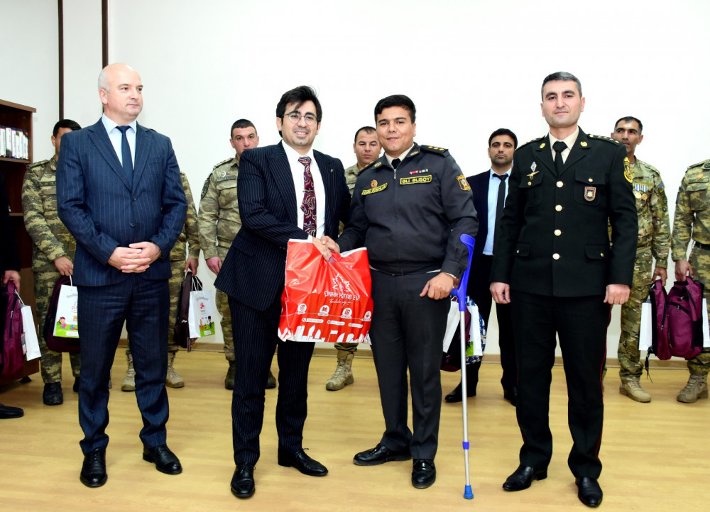 Naxçıvanda şəhid və qazi övladlarına məktəbli ləvazimatları verilib<font color=red> - FOTOLAR</font>