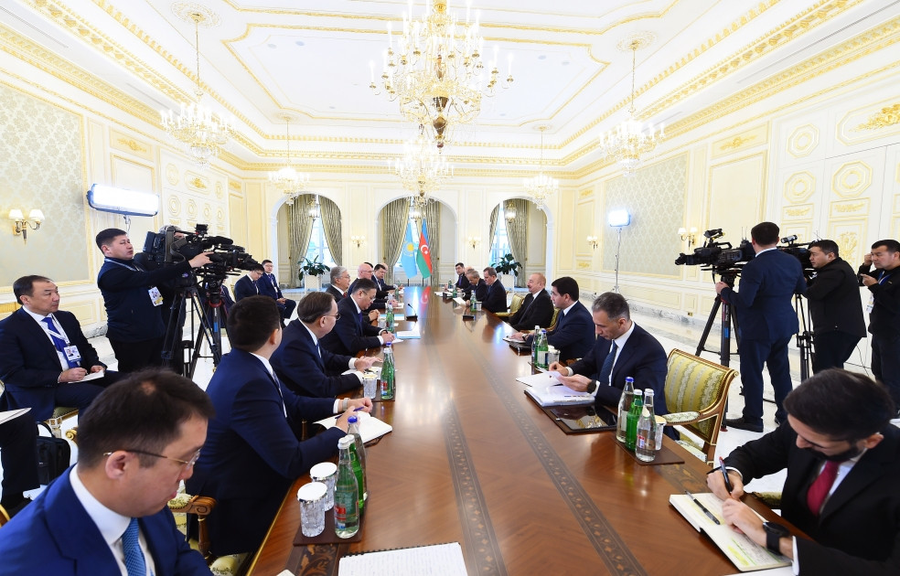 Azərbaycan Prezidenti İlham Əliyev Qazaxıstan Prezidenti Kasım-Jomart Tokayev ilə görüşüb<font color='red'> - YENİLƏNİB</font><font color=red> - FOTOLAR</font>