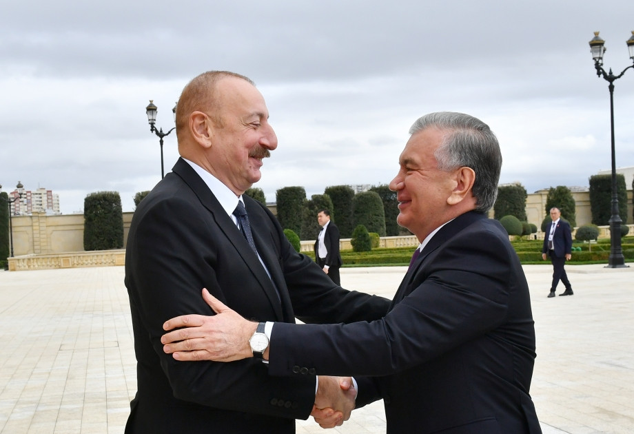 Azərbaycan Prezidenti İlham Əliyev Özbəkistan Prezidenti Şavkat Mirziyoyevlə görüşüb<font color=red> - FOTOLAR</font>