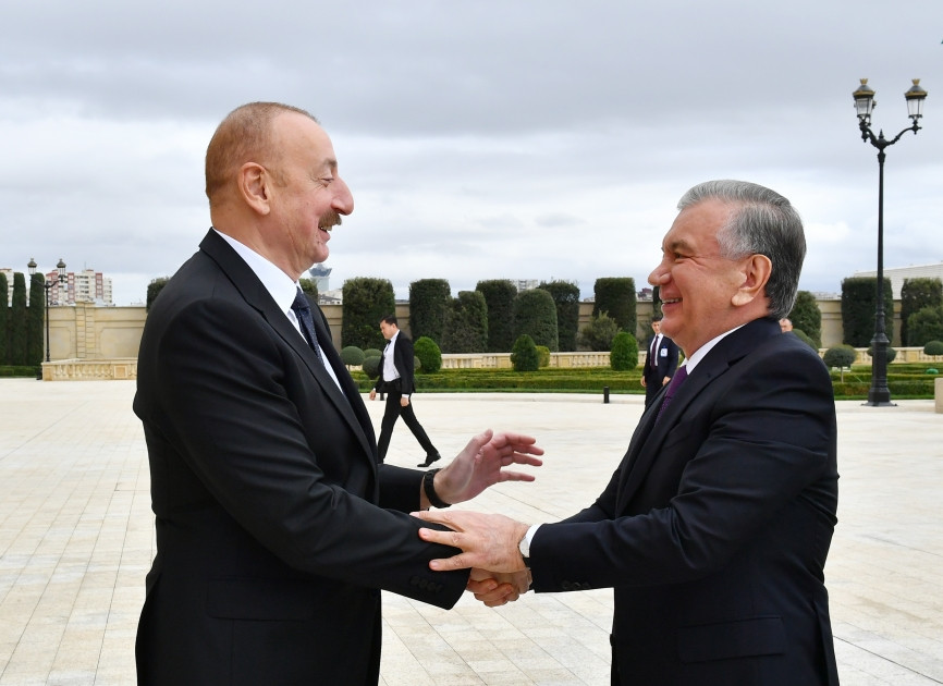 Azərbaycan Prezidenti İlham Əliyev Özbəkistan Prezidenti Şavkat Mirziyoyevlə görüşüb<font color=red> - FOTOLAR</font>