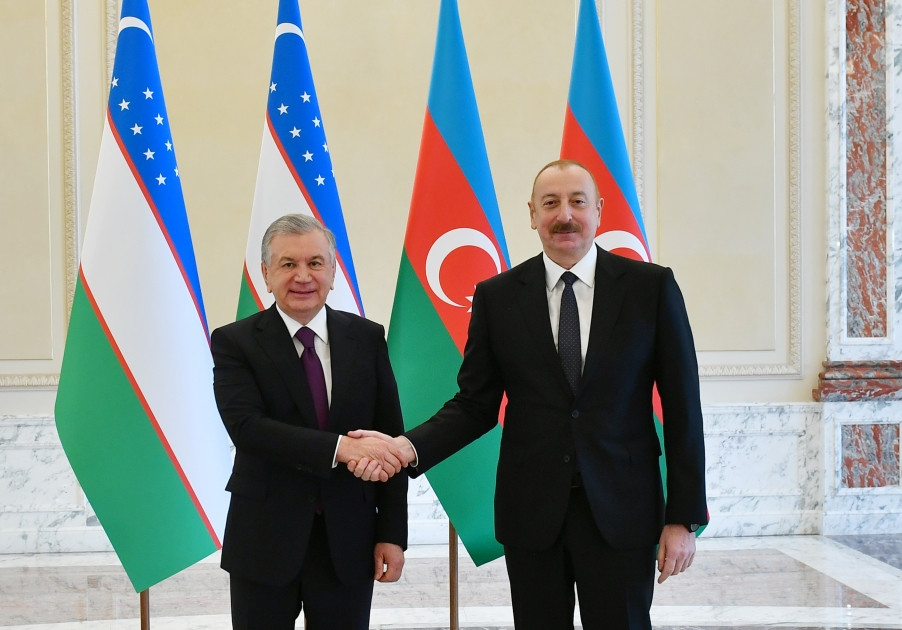 Azərbaycan Prezidenti İlham Əliyev Özbəkistan Prezidenti Şavkat Mirziyoyevlə görüşüb<font color=red> - FOTOLAR</font>