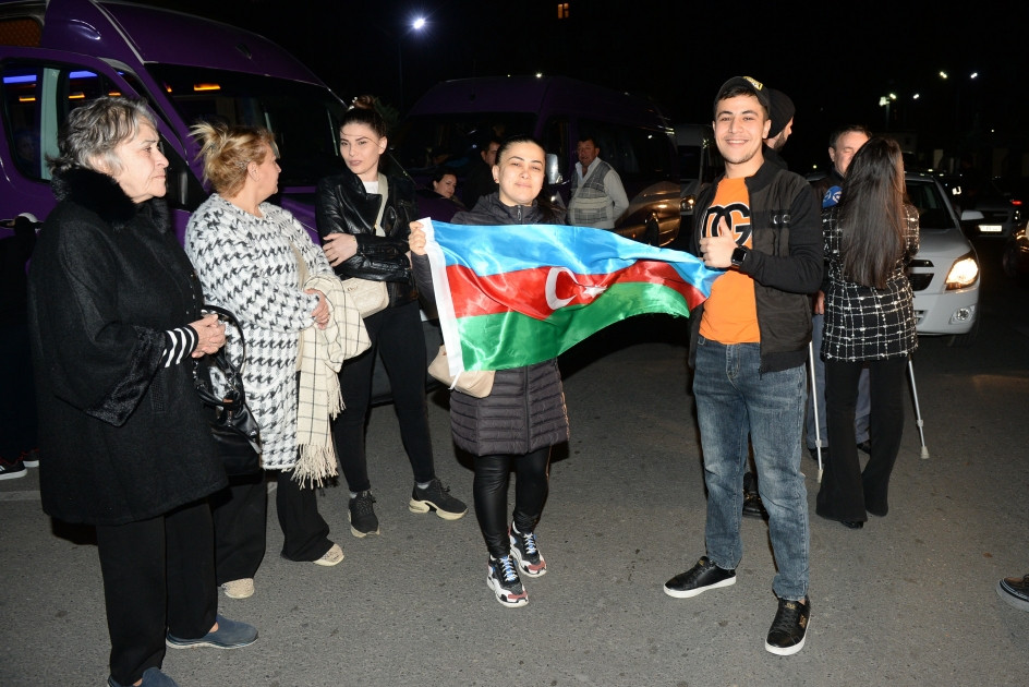 Füzuli şəhərinə növbəti köç karvanı yola düşüb<font color=red> - FOTOLAR</font>