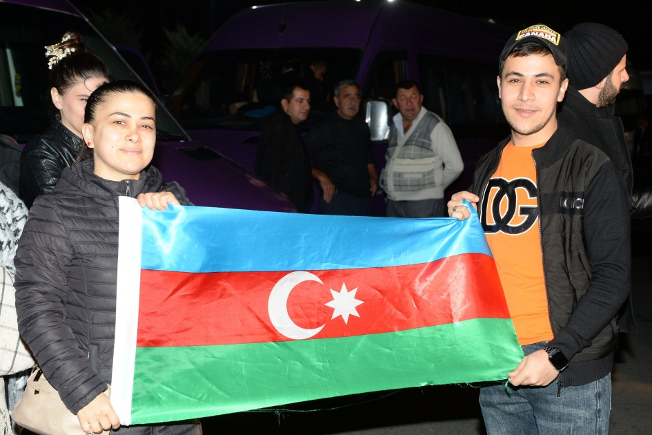 Füzuli şəhərinə növbəti köç karvanı yola düşüb<font color=red> - FOTOLAR</font>