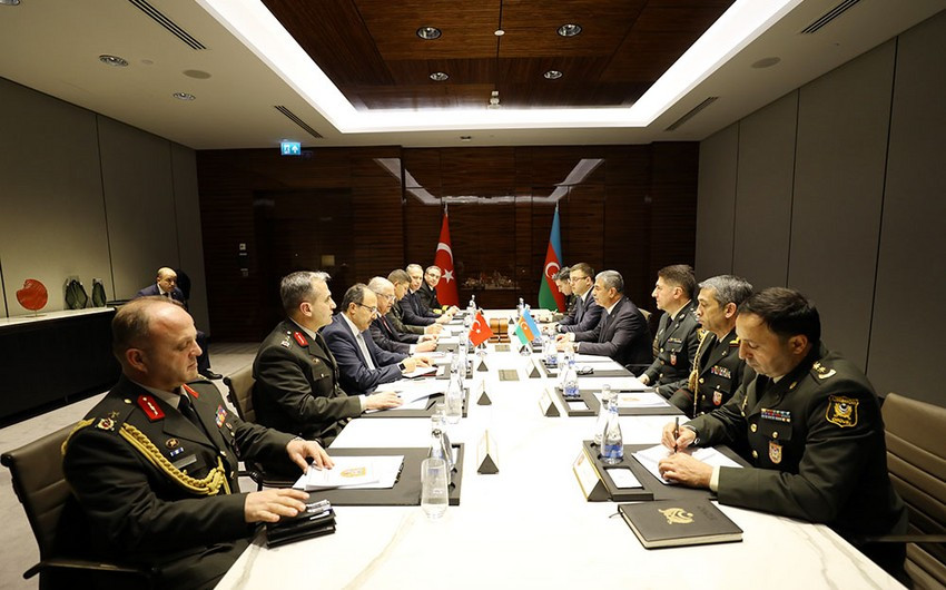 Bakıda Azərbaycan və Türkiyə müdafiə nazirlərinin görüşü keçirilib<font color=red> - FOTOLAR</font>