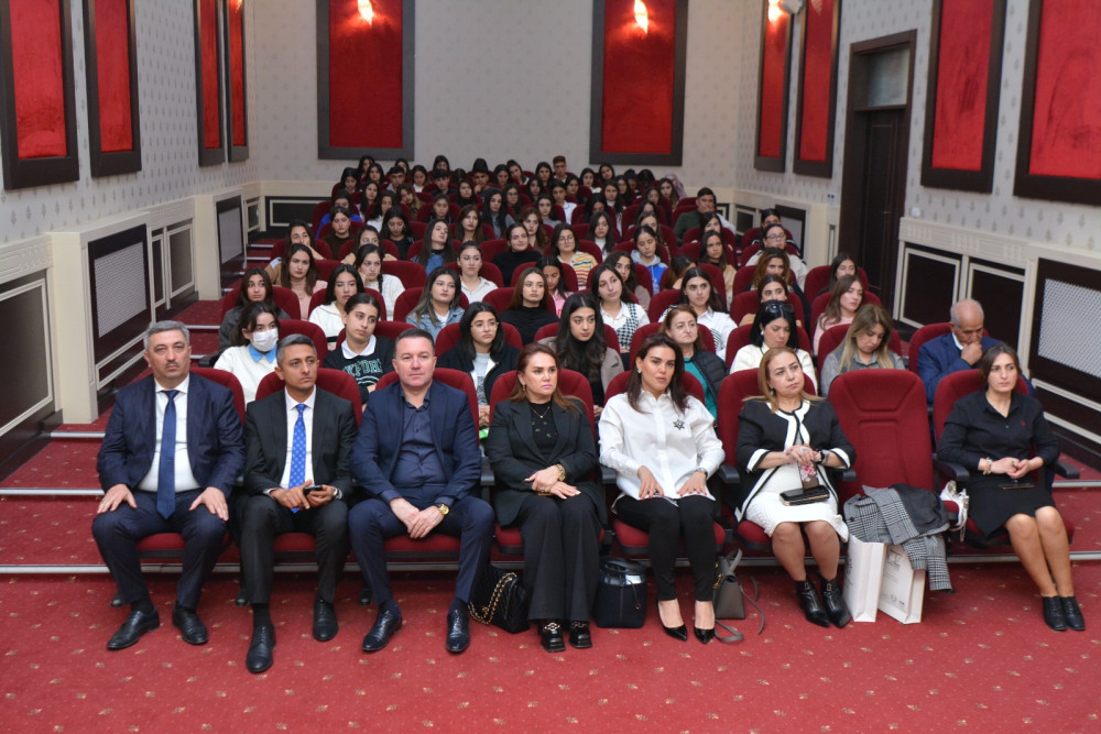 ADPU-nun professoru Mahirə Hüseynova NDU Tarix-filologiya fakültəsinin tələbələri üçün ustad dərsi keçib<font color=red> - FOTOLAR</font>