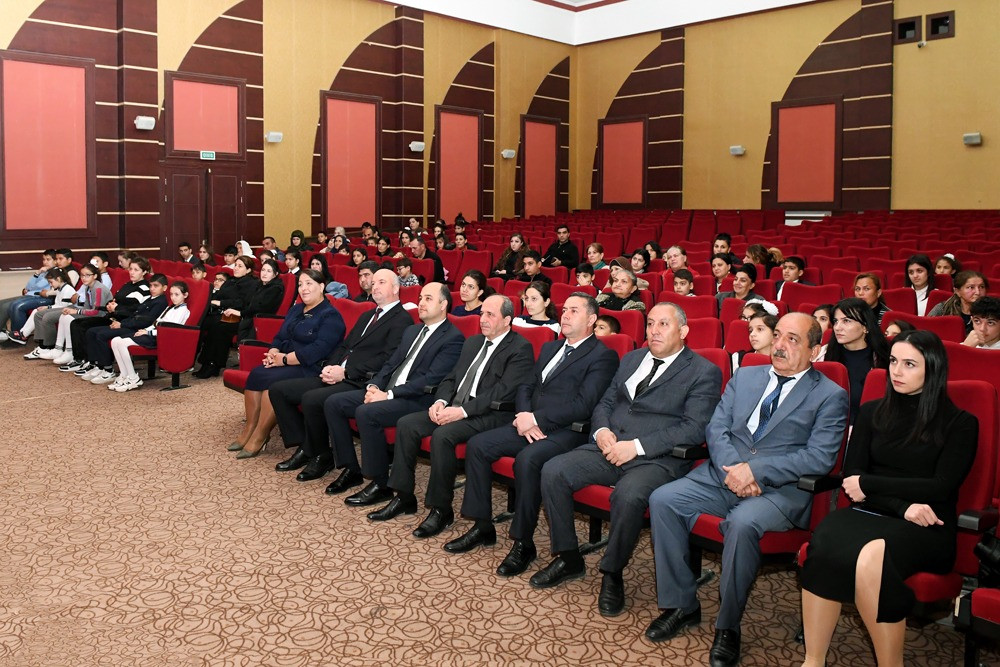 Naxçıvanda sosial qayğıya ehtiyacı olan 454 məktəbliyə qış geyimi verilib<font color=red> - FOTOLAR</font>