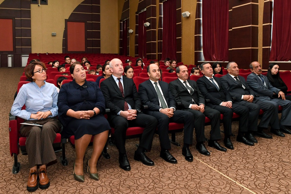 Naxçıvanda sosial qayğıya ehtiyacı olan 454 məktəbliyə qış geyimi verilib<font color=red> - FOTOLAR</font>