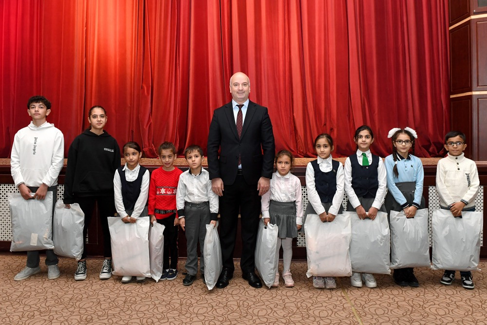 Naxçıvanda sosial qayğıya ehtiyacı olan 454 məktəbliyə qış geyimi verilib<font color=red> - FOTOLAR</font>
