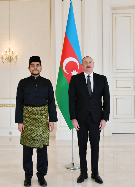 Prezident İlham Əliyev Malayziyanın Azərbaycanda yeni təyin olunmuş səfirinin etimadnaməsini qəbul edib <font color='red'> - YENİLƏNİB</font><font color=red> - FOTOLAR</font>