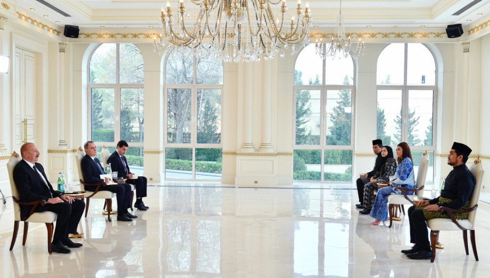 Prezident İlham Əliyev Malayziyanın Azərbaycanda yeni təyin olunmuş səfirinin etimadnaməsini qəbul edib <font color='red'> - YENİLƏNİB</font><font color=red> - FOTOLAR</font>