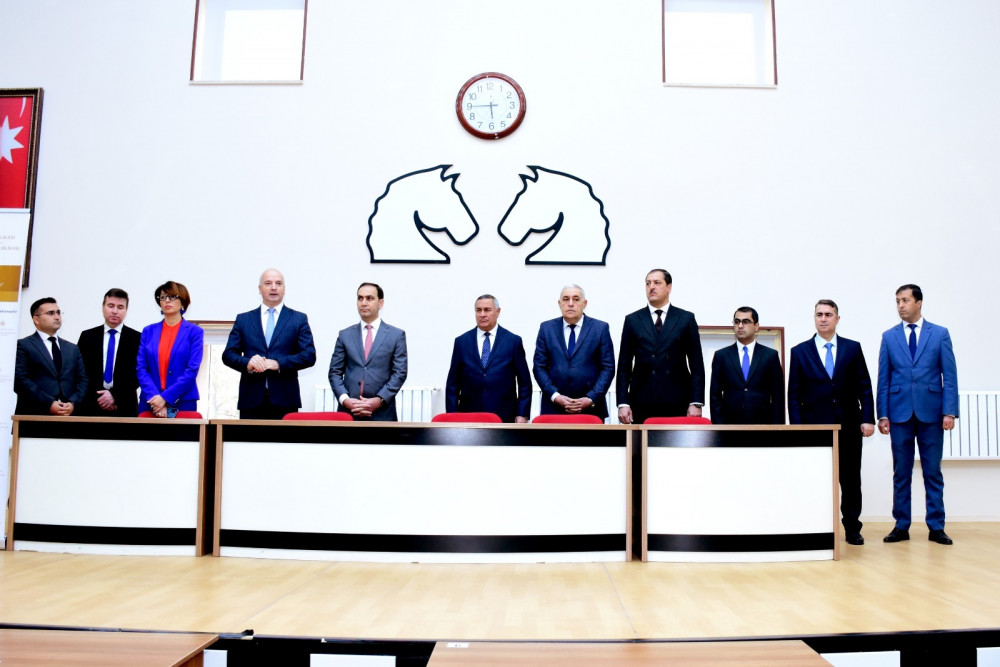 Naxçıvanda ilk dəfə olaraq təhsil müəssisələrinin  yardımçı heyəti üçün test imtahanı keçirilib<font color=red> - FOTOLAR</font>