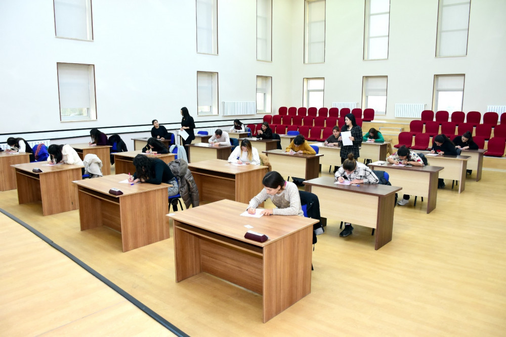 Naxçıvanda ilk dəfə olaraq təhsil müəssisələrinin  yardımçı heyəti üçün test imtahanı keçirilib<font color=red> - FOTOLAR</font>