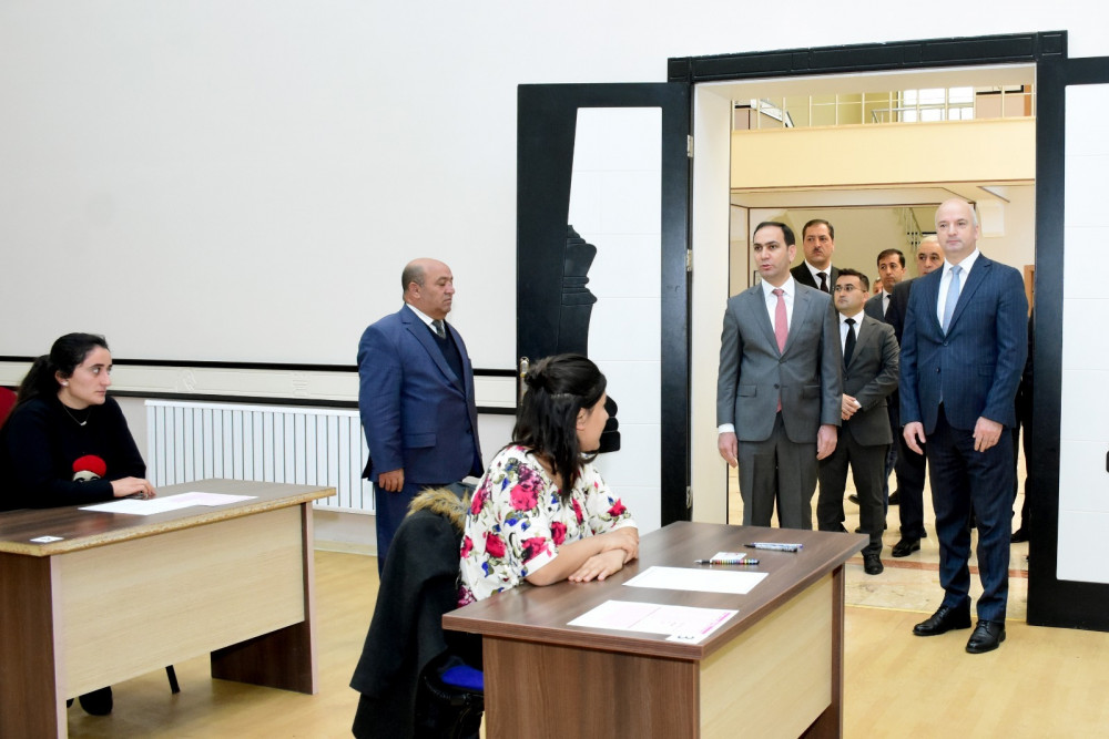 Naxçıvanda ilk dəfə olaraq təhsil müəssisələrinin  yardımçı heyəti üçün test imtahanı keçirilib<font color=red> - FOTOLAR</font>