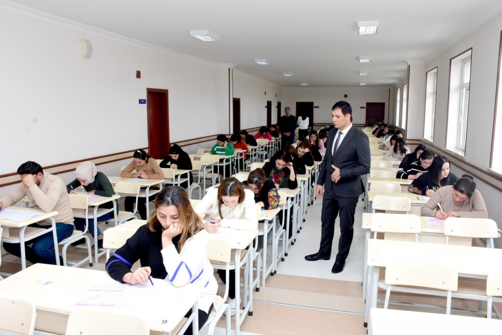 Naxçıvanda ilk dəfə olaraq təhsil müəssisələrinin  yardımçı heyəti üçün test imtahanı keçirilib<font color=red> - FOTOLAR</font>
