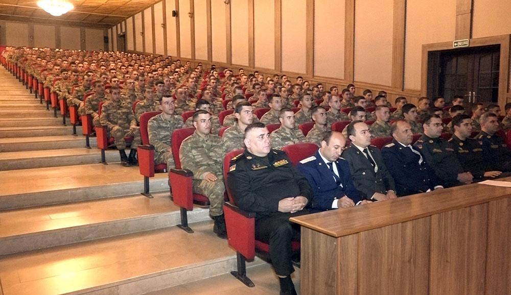 Əlahiddə Ümumqoşun Orduda gənc əsgərlərin hərbi xidmətə sosial-psixoloji adaptasiyası müzakirə olunub<font color=red> - FOTOLAR</font>