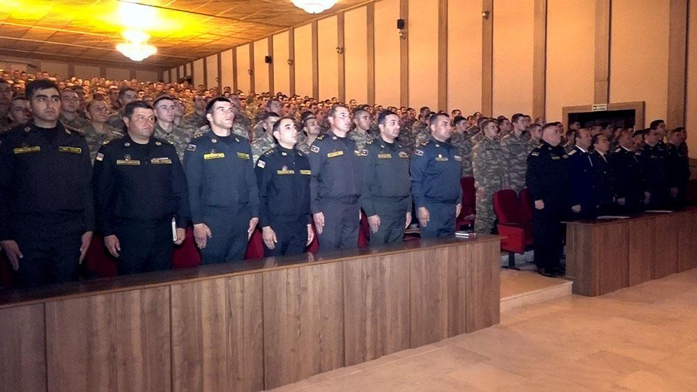 Əlahiddə Ümumqoşun Orduda gənc əsgərlərin hərbi xidmətə sosial-psixoloji adaptasiyası müzakirə olunub<font color=red> - FOTOLAR</font>