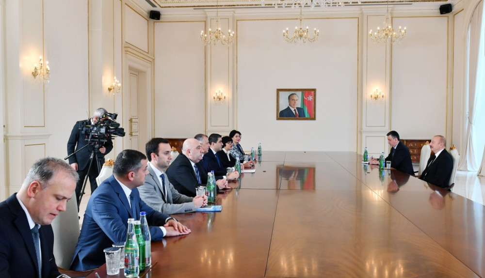 Prezident İlham Əliyev Gürcüstan parlamenti sədrinin başçılıq etdiyi nümayəndə heyətini qəbul edib<font color=red> - FOTOLAR</font>