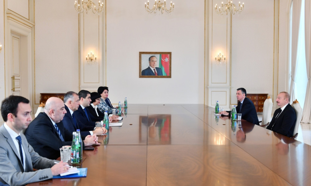 Prezident İlham Əliyev Gürcüstan parlamenti sədrinin başçılıq etdiyi nümayəndə heyətini qəbul edib<font color=red> - FOTOLAR</font>