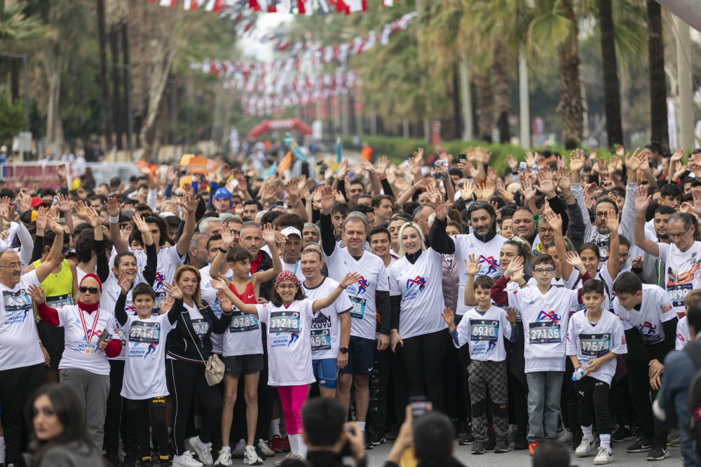 Azərbaycan idmançısı V Beynəlxalq Mersin Marafonunun medalına layiq görülüb<font color=red> - FOTOLAR</font>