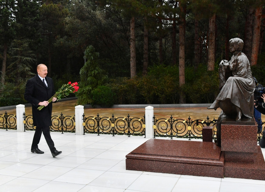 Prezident İlham Əliyev Ümummilli Lider Heydər Əliyevin məzarını ziyarət edib<font color='red'> - YENİLƏNİB</font><font color=red> - FOTOLAR</font>