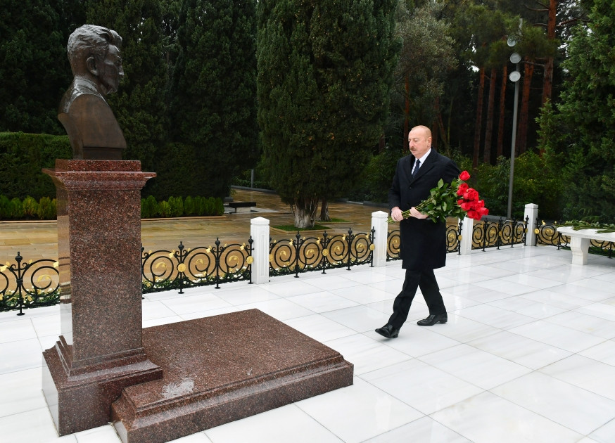 Prezident İlham Əliyev Ümummilli Lider Heydər Əliyevin məzarını ziyarət edib<font color='red'> - YENİLƏNİB</font><font color=red> - FOTOLAR</font>