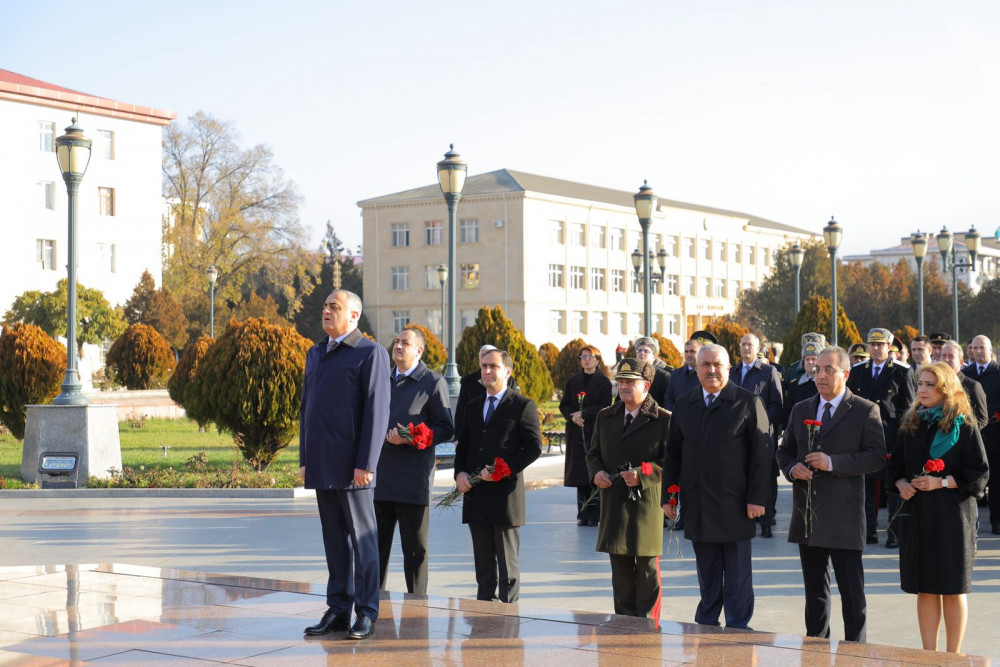 Naxçıvanda Ümummilli Lider Heydər Əliyevin xatirəsi yad olunub<font color='red'> - YENİLƏNİB</font><font color=red> - FOTOLAR</font>
