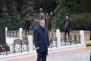 Türkiyənin XİN başçısı Fəxri və Şəhidlər xiyabanlarını ziyarət edib<font color=red> - FOTOLAR</font>