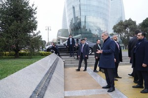 Türkiyənin XİN başçısı Fəxri və Şəhidlər xiyabanlarını ziyarət edib<font color=red> - FOTOLAR</font>