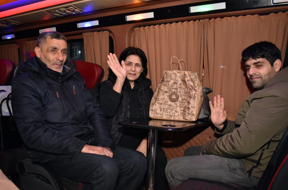 Füzuli şəhərinə növbəti köç karvanı yola düşüb<font color=red> - FOTOLAR</font>