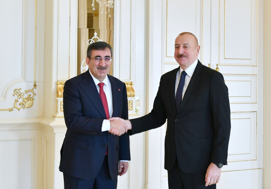 Prezident İlham Əliyev Türkiyənin vitse-prezidenti Cevdet Yılmazı qəbul edib<font color=red> - FOTOLAR</font>