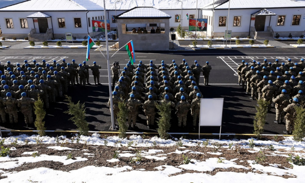 Müdafiə naziri azad edilmiş ərazilərdə xidmət edən hərbi qulluqçularla görüşüb<font color=red> - FOTOLAR</font>