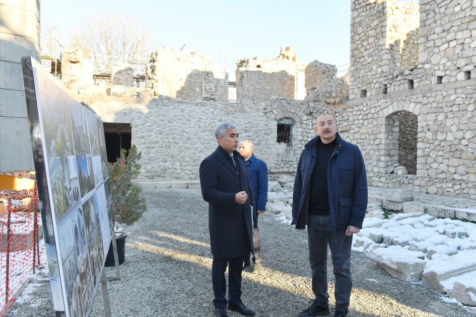 Prezident İlham Əliyev Şuşada Aşağı Gövhər Ağa məscidində aparılan bərpa işləri ilə tanış olub<font color=red> - FOTOLAR</font>
