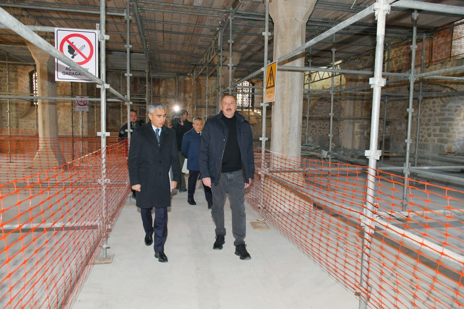 Prezident İlham Əliyev Şuşada Aşağı Gövhər Ağa məscidində aparılan bərpa işləri ilə tanış olub<font color=red> - FOTOLAR</font>