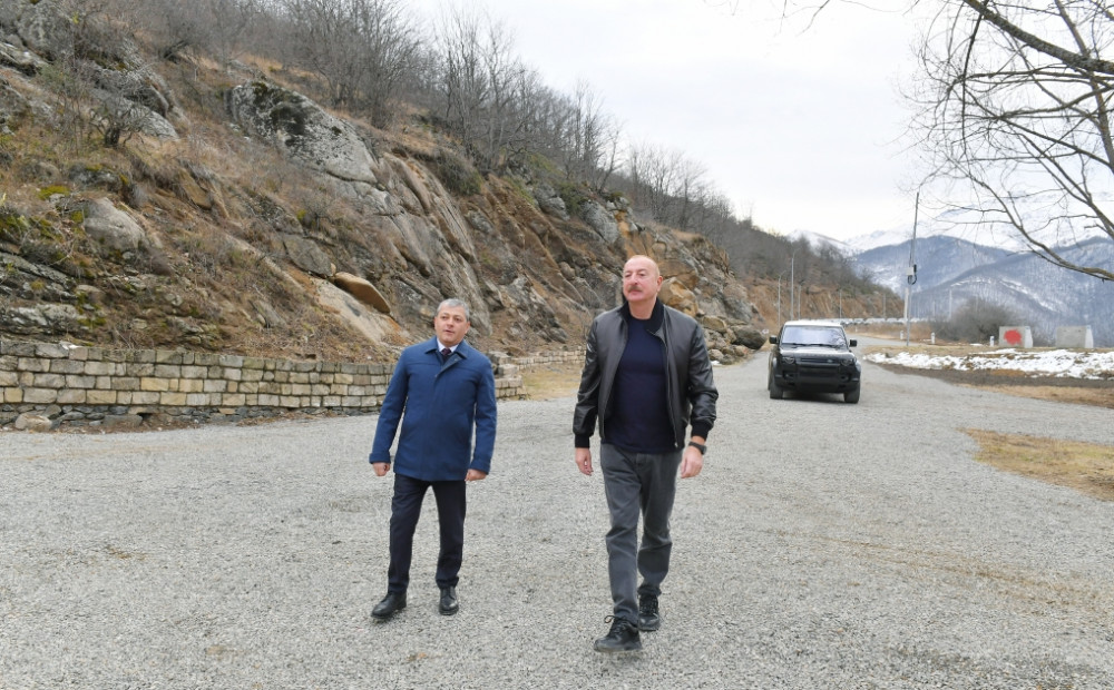 Prezident İlham Əliyev Şuşa rayonundakı “Saxsı” bulağında olub<font color='red'> - YENİLƏNİB</font><font color=red> - FOTOLAR</font>