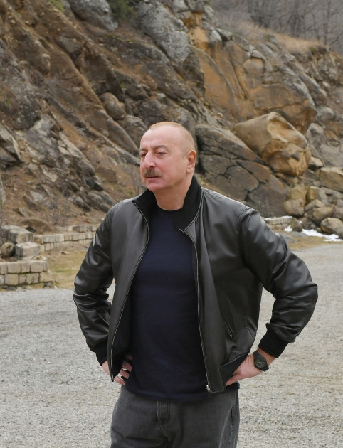 Prezident İlham Əliyev Şuşa rayonundakı “Saxsı” bulağında olub<font color='red'> - YENİLƏNİB</font><font color=red> - FOTOLAR</font>