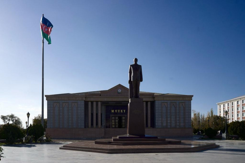 İsveçli fotoqraf və rejissor Naxçıvanla bağlı film çəkəcək<font color=red> - FOTOLAR</font>