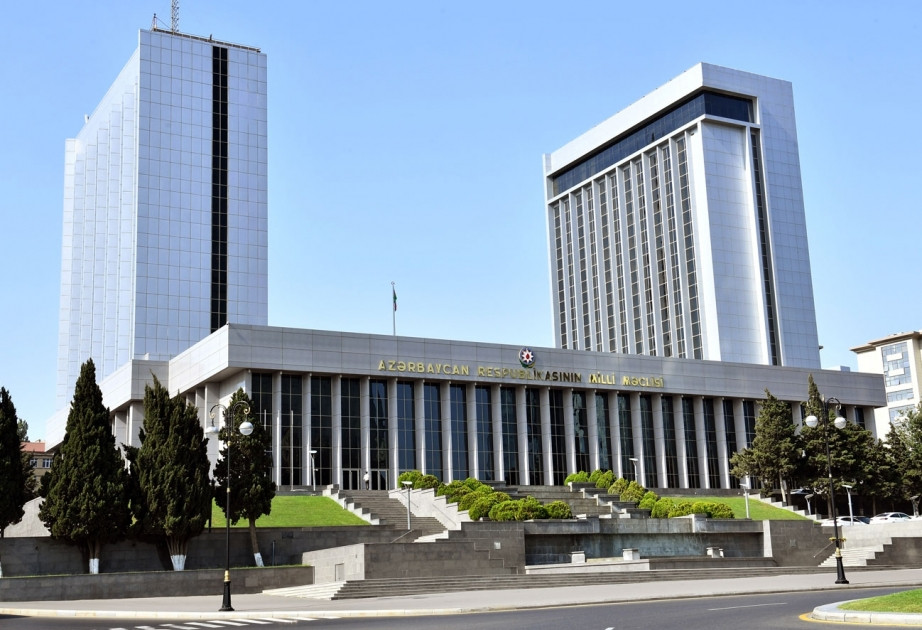 Milli Məclisdə Qərbi azərbaycanlıların deportasiyası ilə bağlı sərgi nümayiş olunur<font color=red> - FOTOLAR</font>