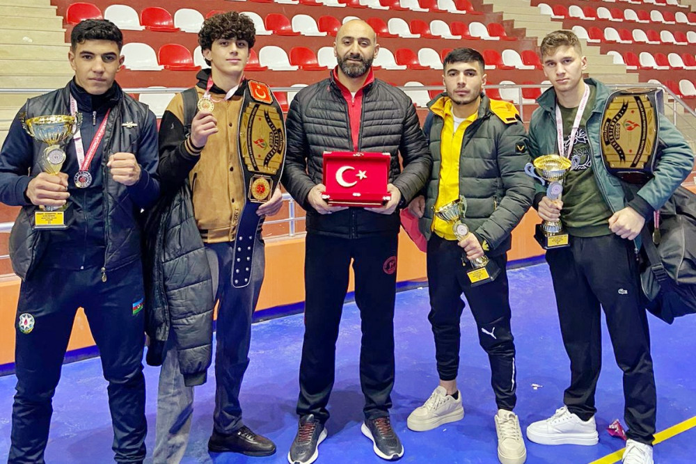 Azərbaycan idmançısı Türkiyədə peşəkar döyüşün qalibi olub<font color=red> - FOTOLAR</font>