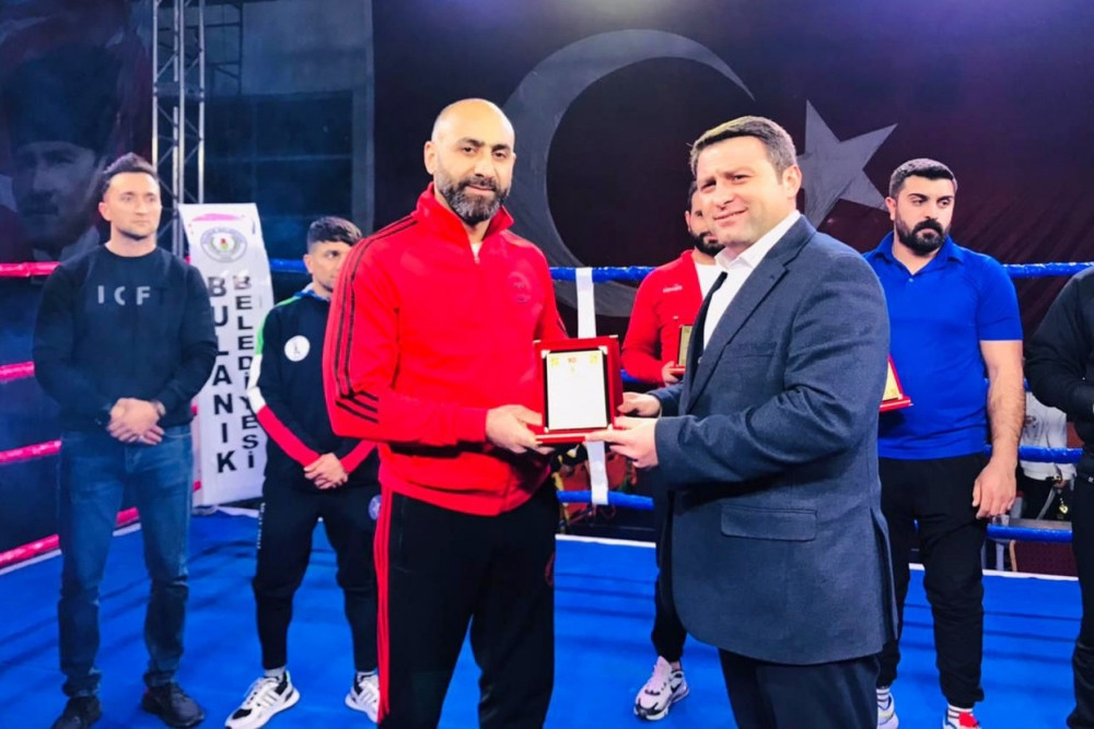 Azərbaycan idmançısı Türkiyədə peşəkar döyüşün qalibi olub<font color=red> - FOTOLAR</font>
