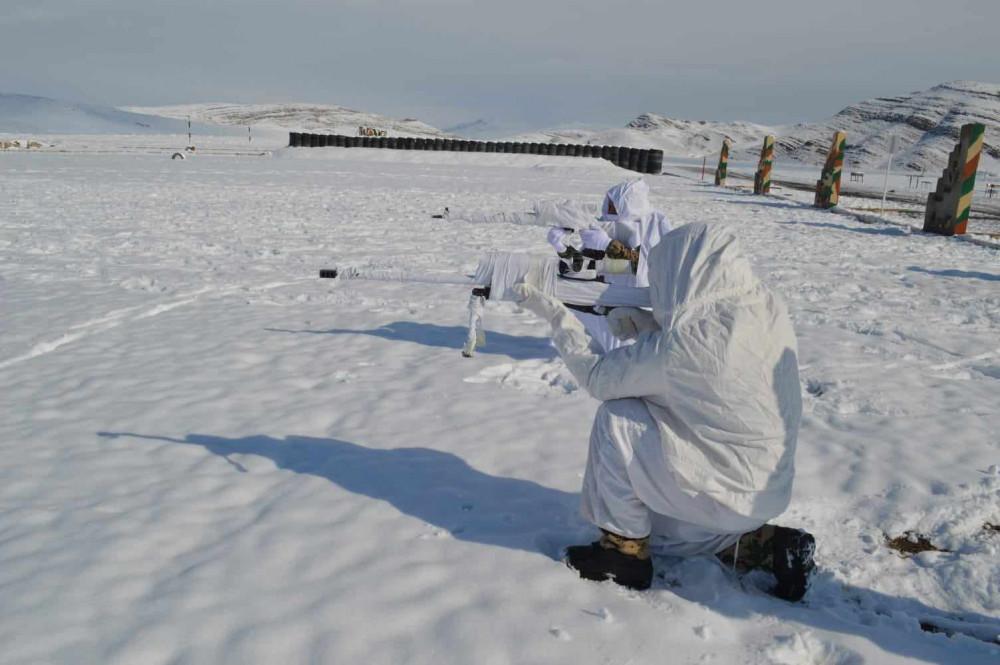 Naxçıvanda xüsusi təyinatlılar şərti düşmən hədəflərini məhv ediblər<font color=red> - FOTOLAR</font>