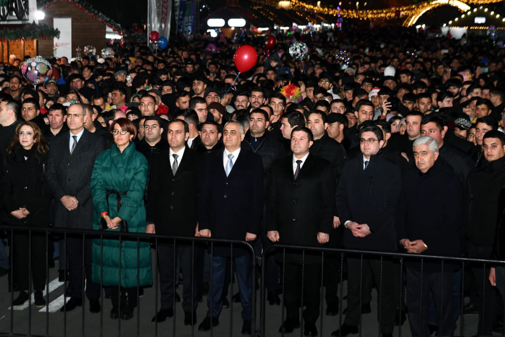 Naxçıvanda Həmrəylik Günü və Yeni il münasibətilə möhtəşəm atəşfəşanlıq olub<font color='red'> - YENİLƏNİB</font><font color=red> - FOTOLAR</font>