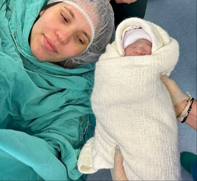 Yeni ilin ilk körpəsi Yeni Klinikada dünyaya gəlib<font color=red> - FOTOLAR</font>