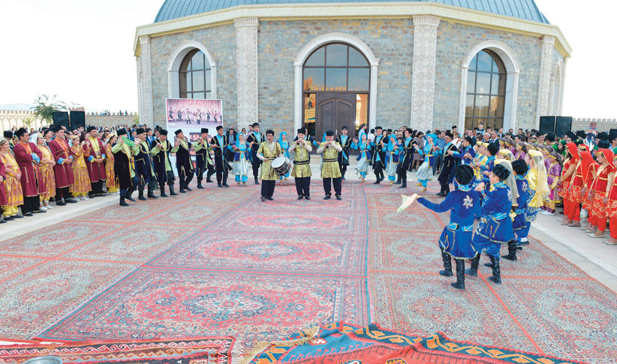 İstedada xəyanət etməyən sənətkar<font color=red> - FOTOLAR</font>