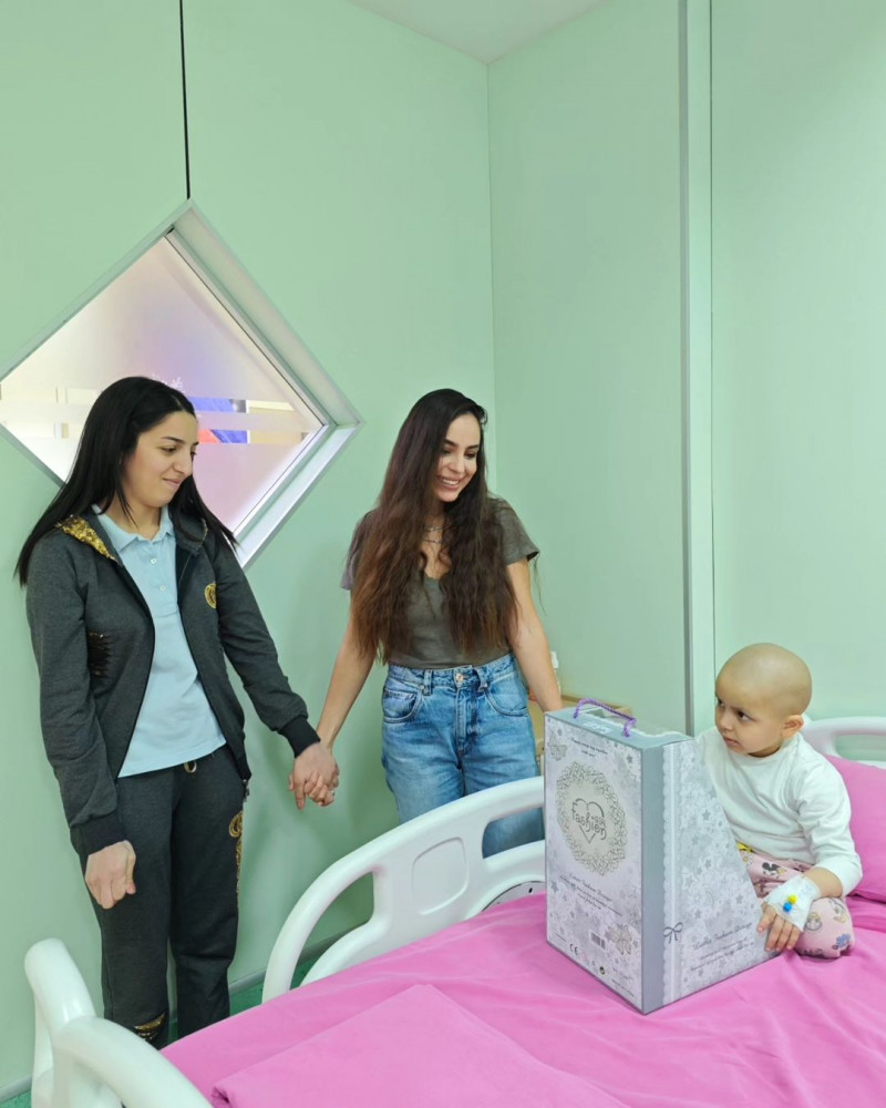 Leyla Əliyeva Uşaq Onkologiya Klinikasında olub<font color=red> - FOTOLAR</font>