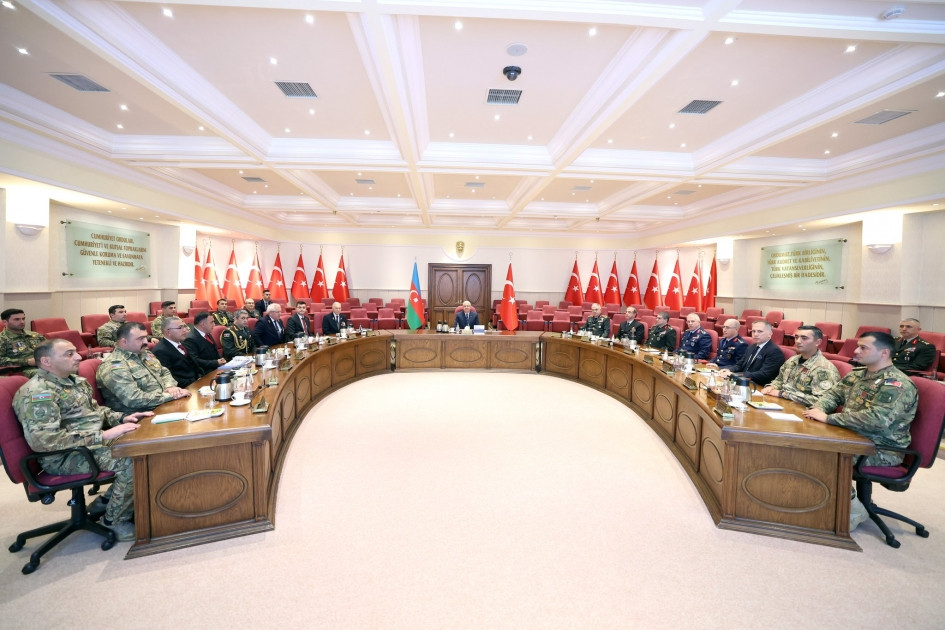Türkiyənin milli müdafiə naziri Azərbaycanın Vətən müharibəsi iştirakçıları ilə görüşüb<font color=red> - FOTOLAR</font>